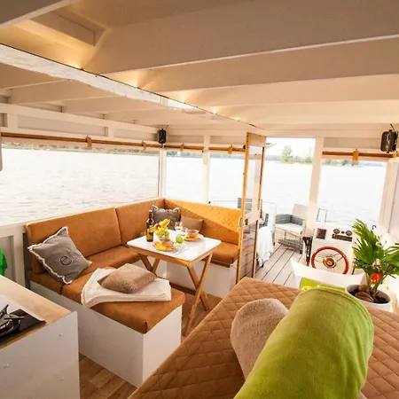 Wohlfühlboot Hausboot - Festlieger Im Hafen - Wc An Bord, Dusche An Land