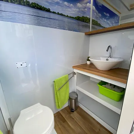 Wohlfühlboot Hausboot - Festlieger Im Hafen - Wc An Bord, Dusche An Land Botel Bad Saarow