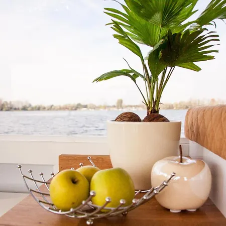 Wohlfühlboot Hausboot - Festlieger Im Hafen - Wc An Bord, Dusche An Land Bad Saarow