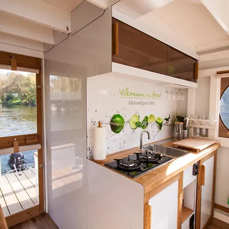 Wohlfühlboot Hausboot - Festlieger Im Hafen - Wc An Bord, Dusche An Land