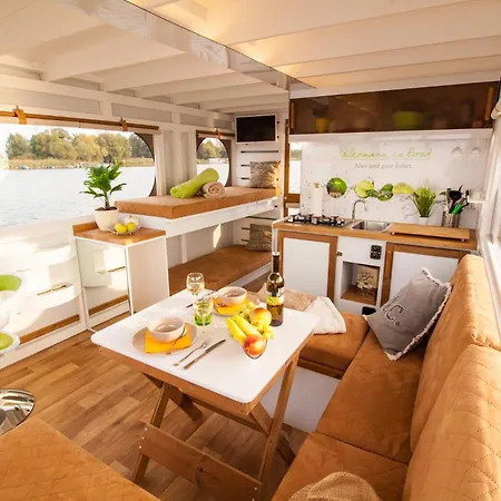 Botel Wohlfühlboot Hausboot - Festlieger Im Hafen - Wc An Bord, Dusche An Land Bad Saarow