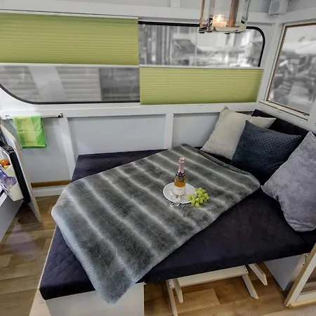 Wohlfühlboot Hausboot - Festlieger Im Hafen - Wc An Bord, Dusche An Land Bad Saarow