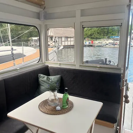 Wohlfühlboot Hausboot - Festlieger Im Hafen - Wc An Bord, Dusche An Land Botel