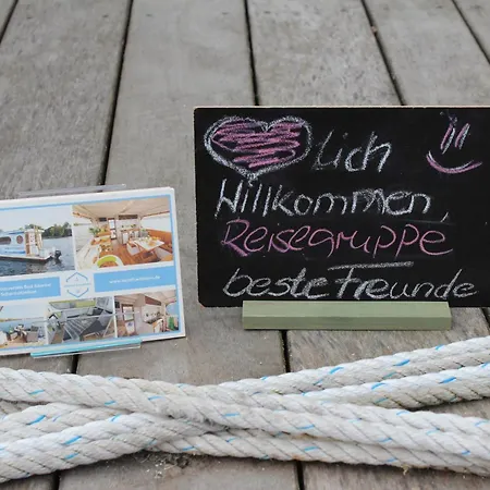 Wohlfühlboot Hausboot - Festlieger Im Hafen - Wc An Bord, Dusche An Land Botel Bad Saarow