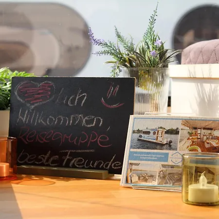 Botel Wohlfühlboot Hausboot - Festlieger Im Hafen - Wc An Bord, Dusche An Land Bad Saarow