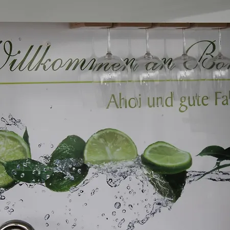 Wohlfühlboot Hausboot - Festlieger Im Hafen - Wc An Bord, Dusche An Land Botel Bad Saarow