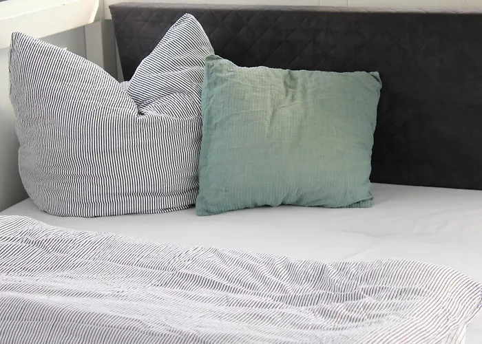 Wohlfuehlboot Hausboot - Festlieger Im Hafen - Wc An Bord, Dusche An Land *