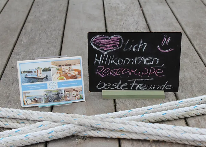 Wohlfuehlboot Hausboot - Festlieger Im Hafen - Wc An Bord, Dusche An Land Botel Bad Saarow