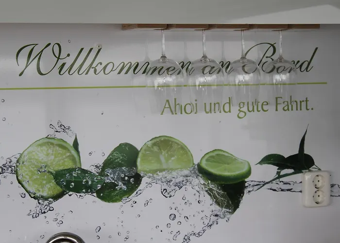 Wohlfuehlboot Hausboot - Festlieger Im Hafen - Wc An Bord, Dusche An Land Botel Bad Saarow